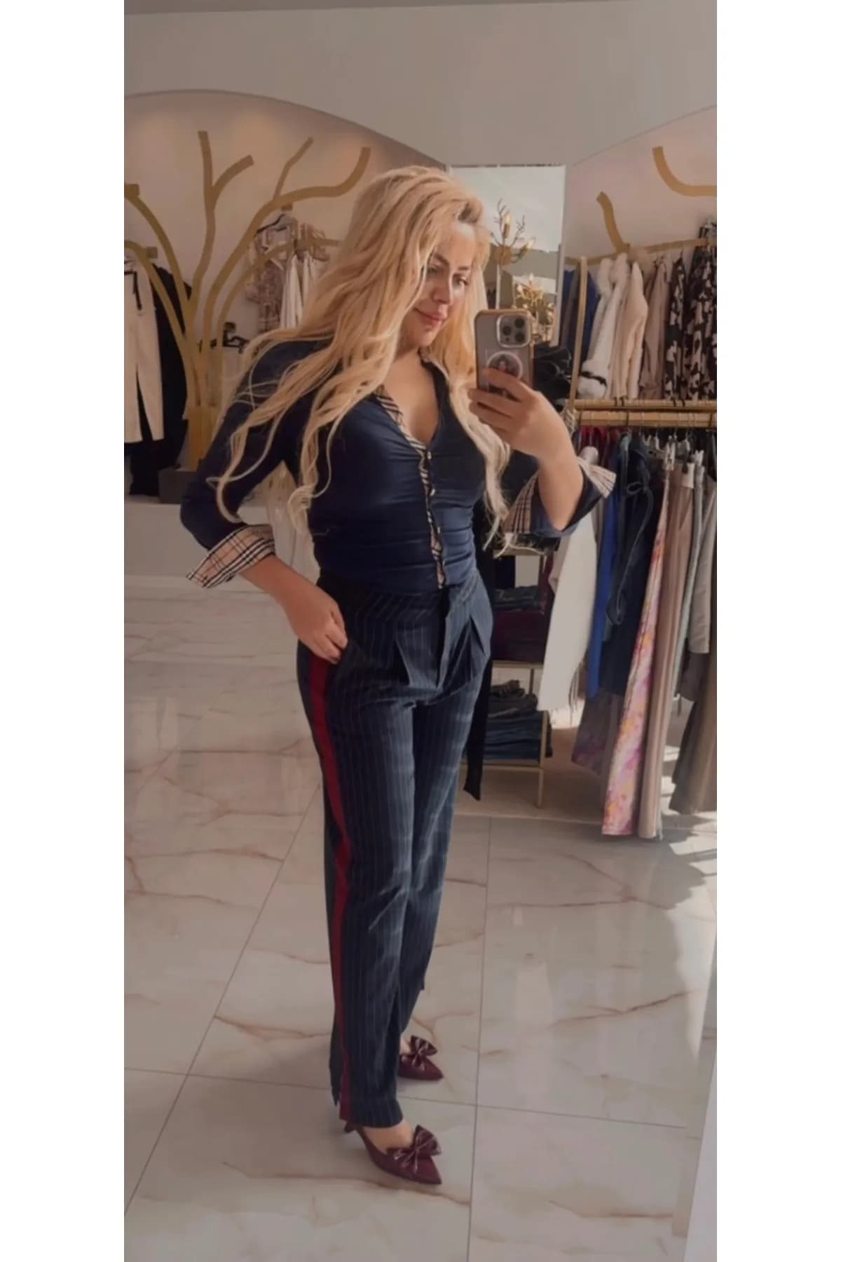 Kadın Lacivert Detaylı Fit Kesim Casual gömlek Çizgili Kol Ucu ve Dekolte Vurgulu