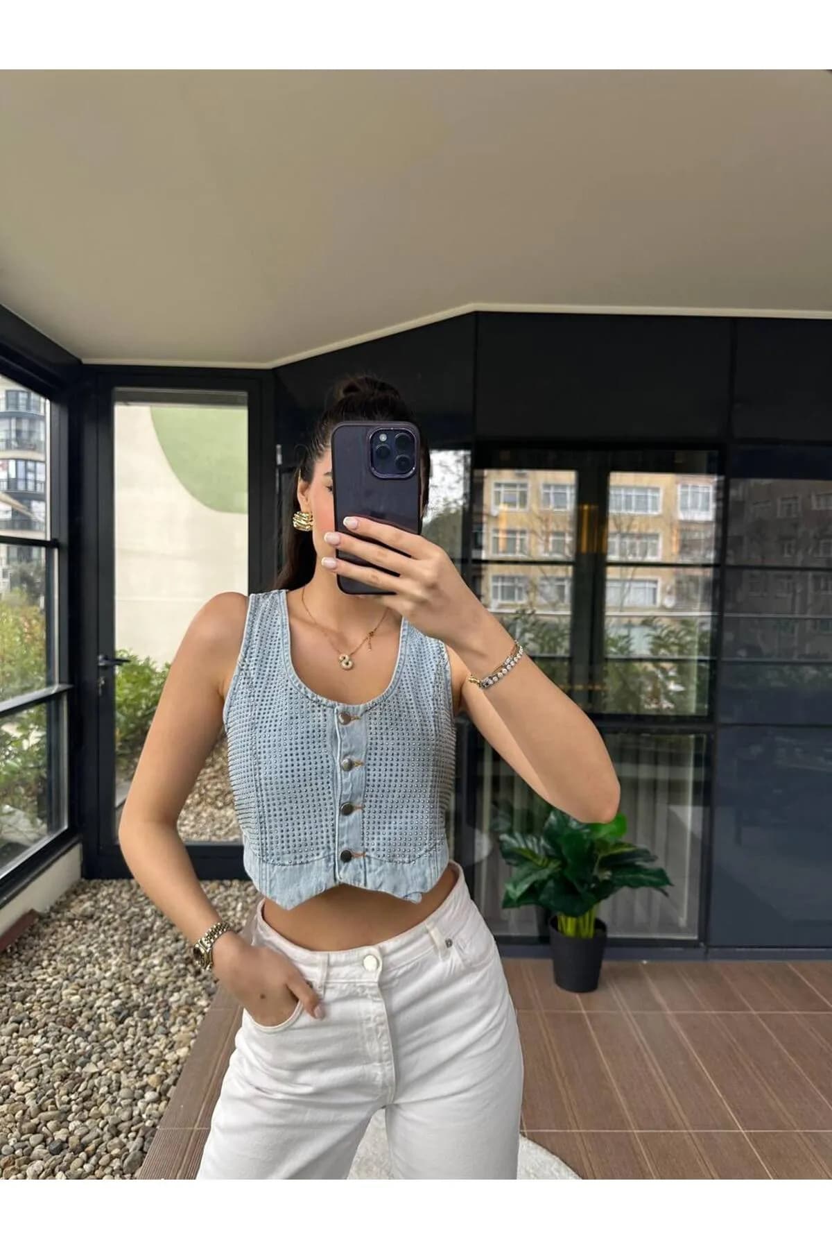Mavi denim Crop yelek – Işıltılı Dokunuşlarla Sezonun En Göz Alıcı Parçası