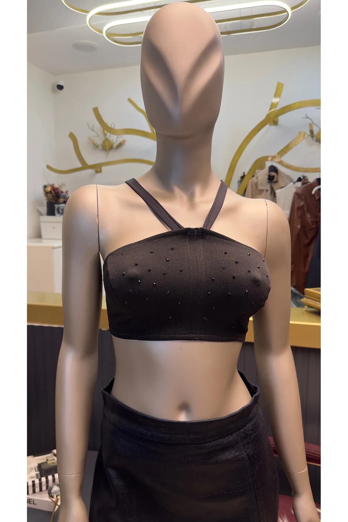 Taş Detaylı Çapraz Askılı Siyah Crop Bluz — görsel 3