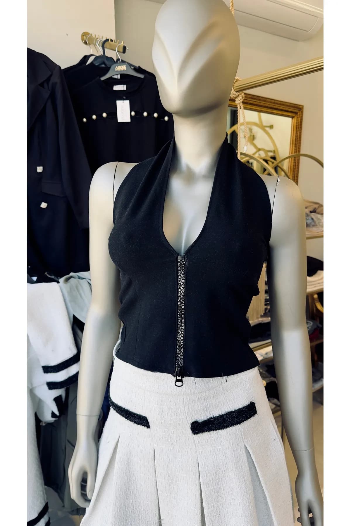 Siyah Halter Yaka Fermuar Detaylı Özel Tasarım Crop Top — görsel 4