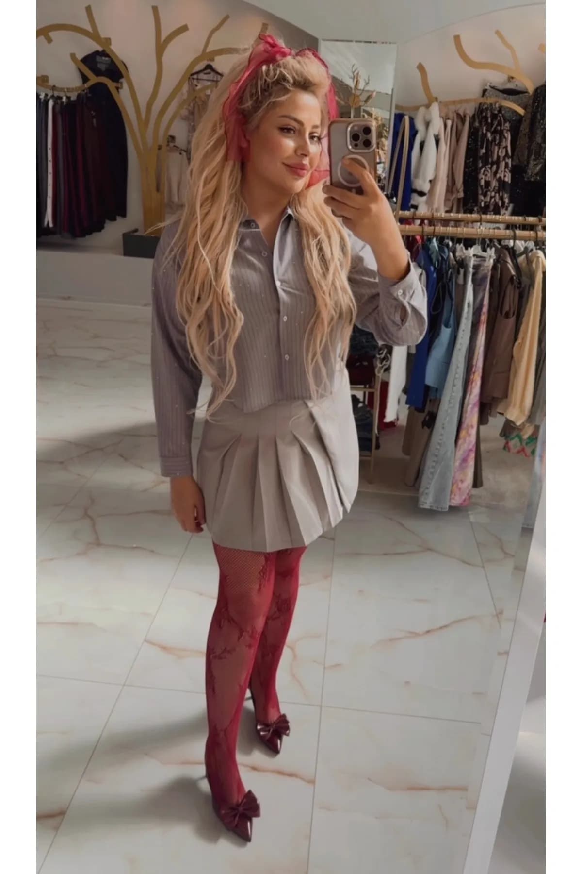 Taş İşlemeli Gri Şık Gömlek – Lüks Çizgili Stil — görsel 3