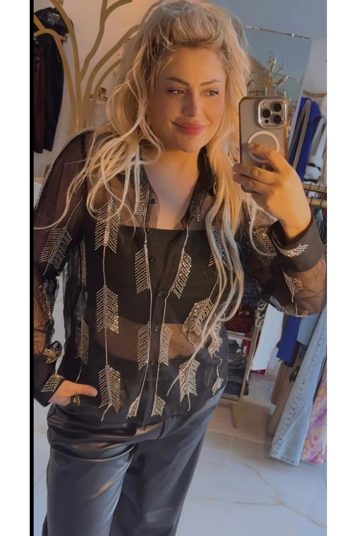 siyah dantel transparanl bluz, volanlı bluz, siyah şık bluz, zarif bluz — görsel 3